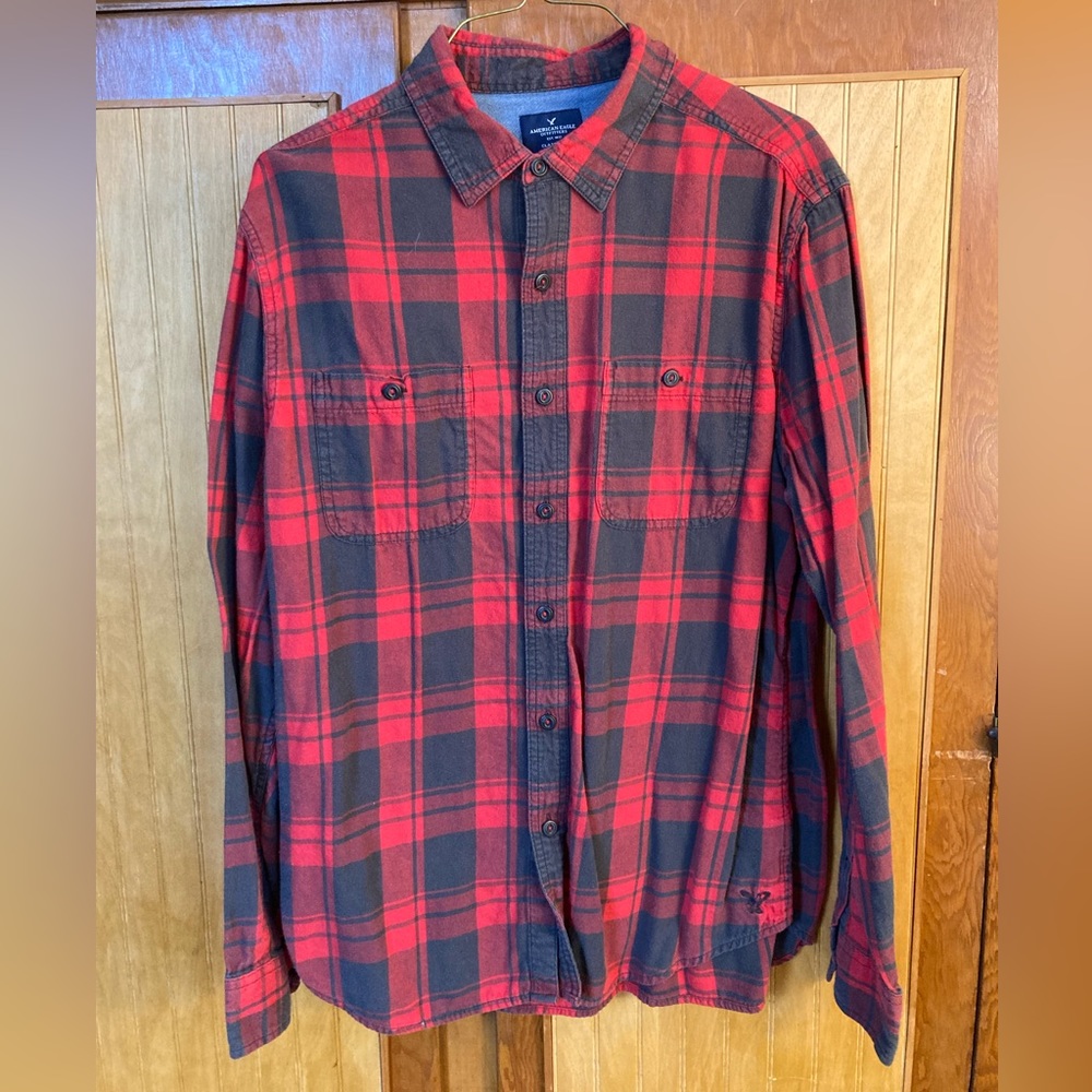 American Eagle Outfitters Classic Fit men’s flannel shirt- Size Large